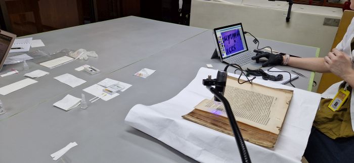 Analiza atramentów fot. J. Czuczko